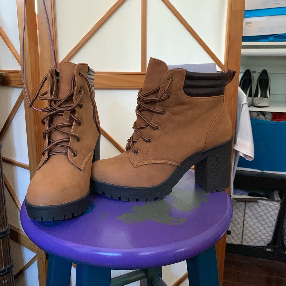 Wheat thick heel boots